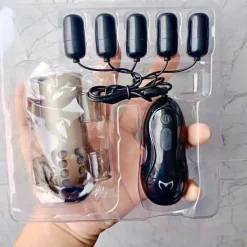 Massage quy đầu và thân dương vật kích thích xuất tinh đạt khoái cảm