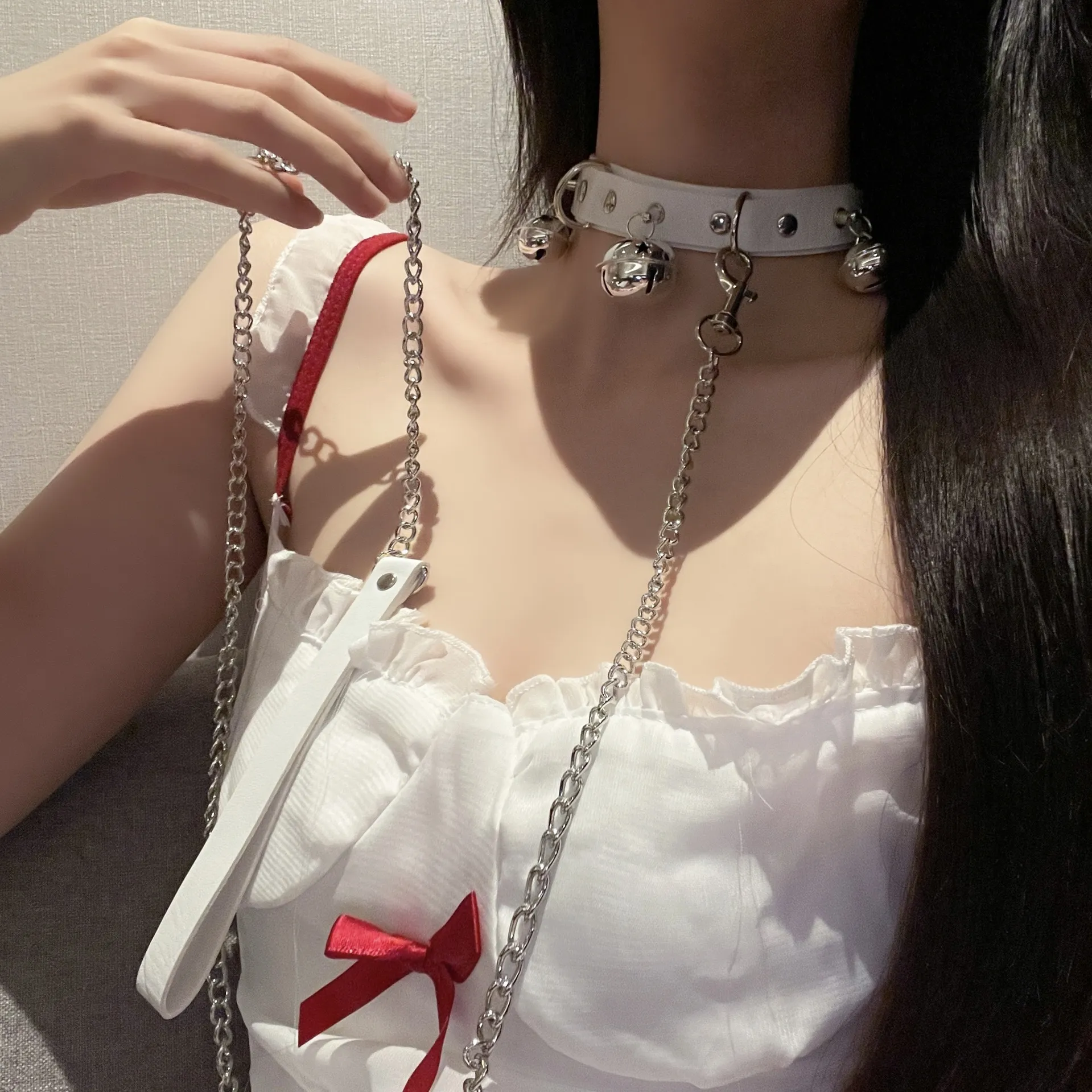 Vòng cổ có chuông và xích kiểm soát BDSM - Ảnh 3